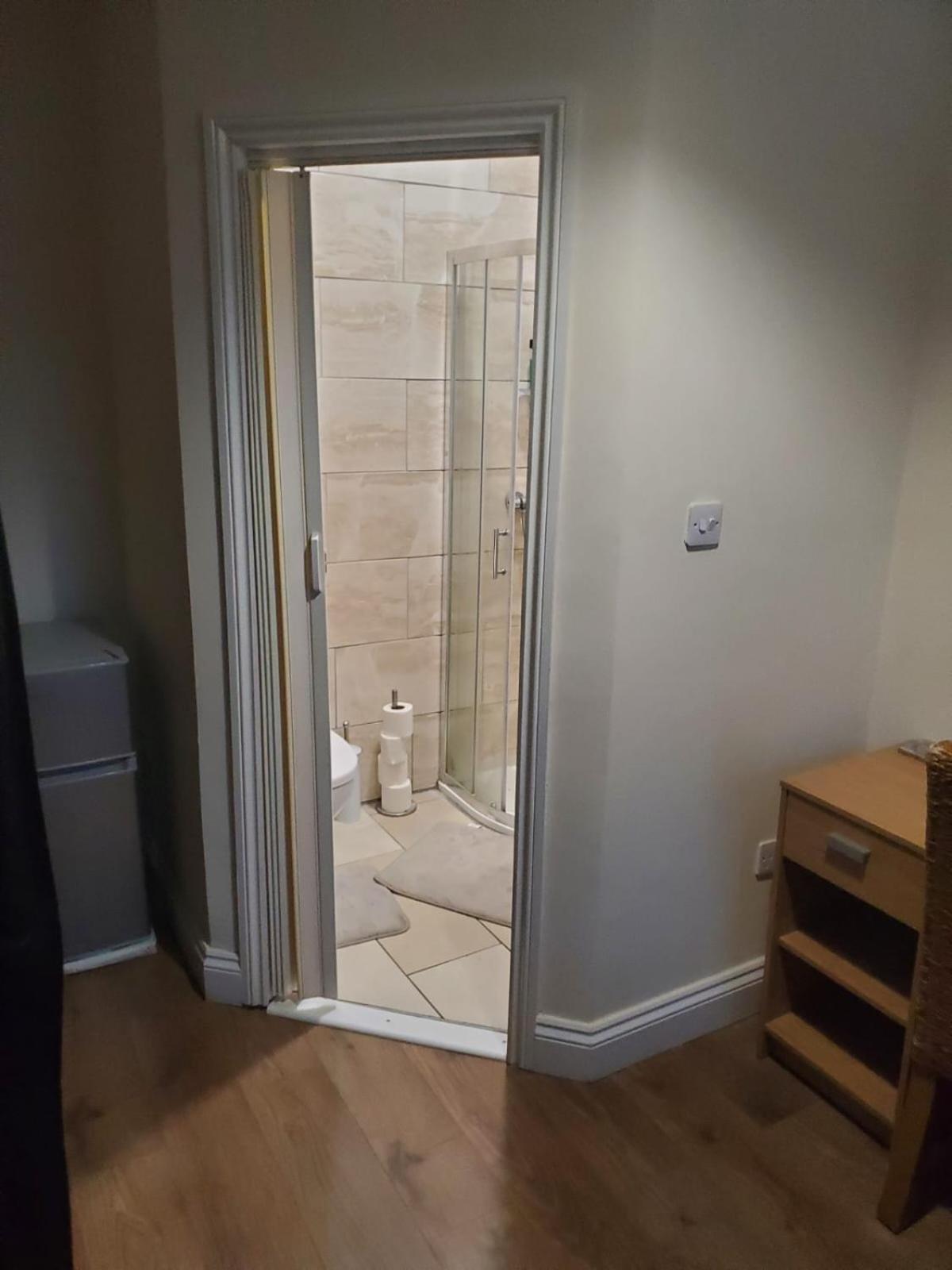 En Suite Bedrooms, Heaton, Newcastle 部屋 写真